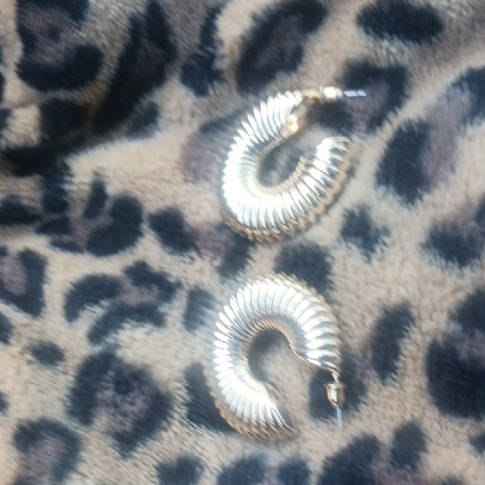 Gold Ribbed Hoop Earrings - Women Jewelry